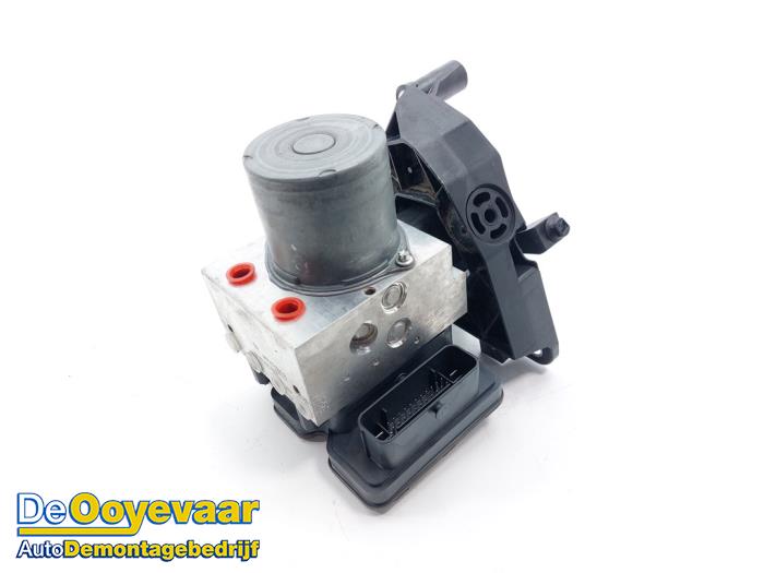 Used ABS pump Mercedes S (222.0/222.1) 3.0 S-350 BlueTEC, S-350 d 24V 4-Matic Price € 99,99 Margin scheme offered by Autodemontagebedrijf De Ooyevaar