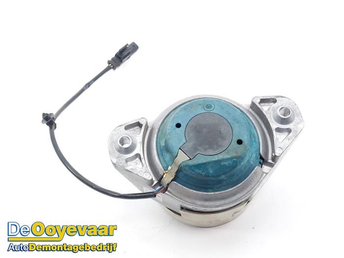 Usagé Support moteur Mercedes S (222.0/222.1) 3.0 S-350 BlueTEC, S-350 d 24V 4-Matic Prix € 125,00 Règlement à la marge proposé par Autodemontagebedrijf De Ooyevaar