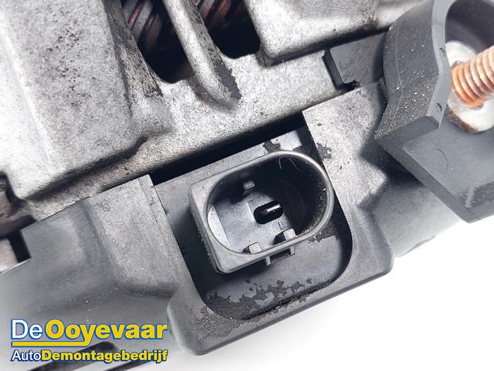 Dynamo van een BMW 1 serie (E81) 118i 16V 2009