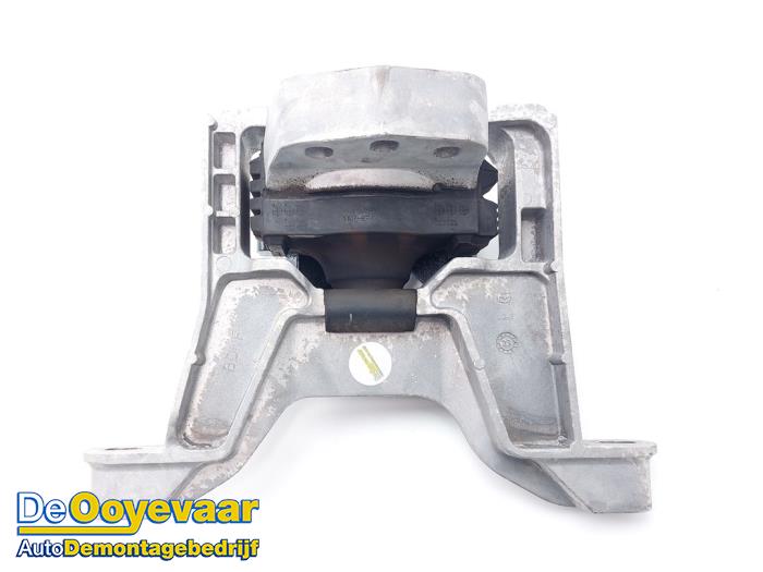 Used Engine mount Mazda CX-30 (DM) 2.0 e-SkyActiv X 186 M Hybrid 16V Price € 50,00 Margin scheme offered by Autodemontagebedrijf De Ooyevaar