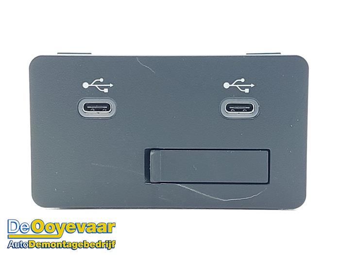 Używane Modul USB Mazda CX-30 (DM) 2.0 e-SkyActiv X 186 M Hybrid 16V Cena € 75,00 Procedura marży oferowane przez Autodemontagebedrijf De Ooyevaar