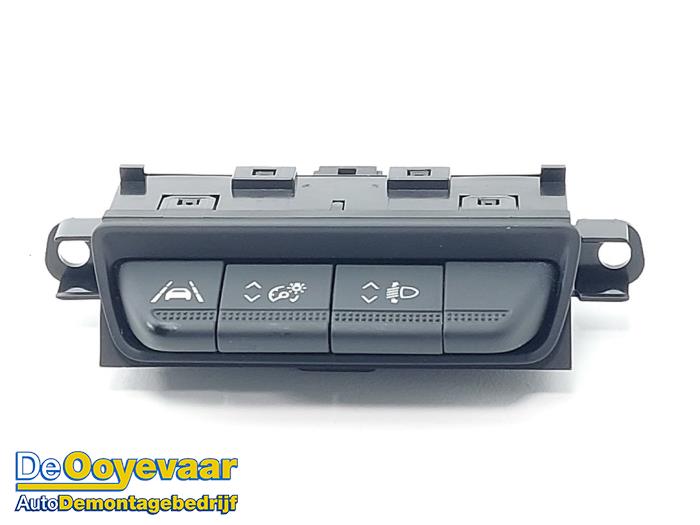 Używane Sciemniacz kokpitowy Renault Clio V (RJAB) 1.0 TCe 90 12V Cena € 19,99 Procedura marży oferowane przez Autodemontagebedrijf De Ooyevaar