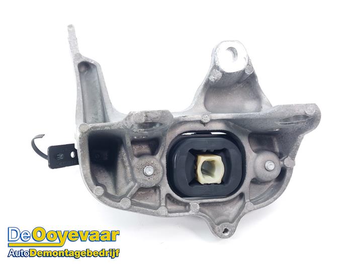 Engine mount from a Mercedes-Benz eVito (447.6) 41/60/66 kWh 2025