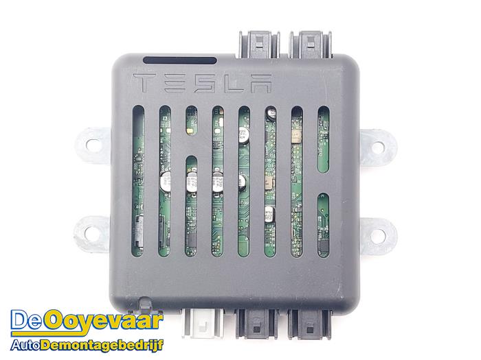 Gebrauchte WiFi Module Tesla Model X P100D Preis € 49,99 Margenregelung angeboten von Autodemontagebedrijf De Ooyevaar