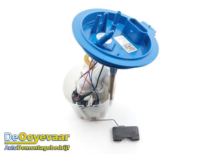 Usagé Pompe essence Volkswagen Polo VI (AW1) 1.0 TSI 12V Prix € 35,00 Règlement à la marge proposé par Autodemontagebedrijf De Ooyevaar