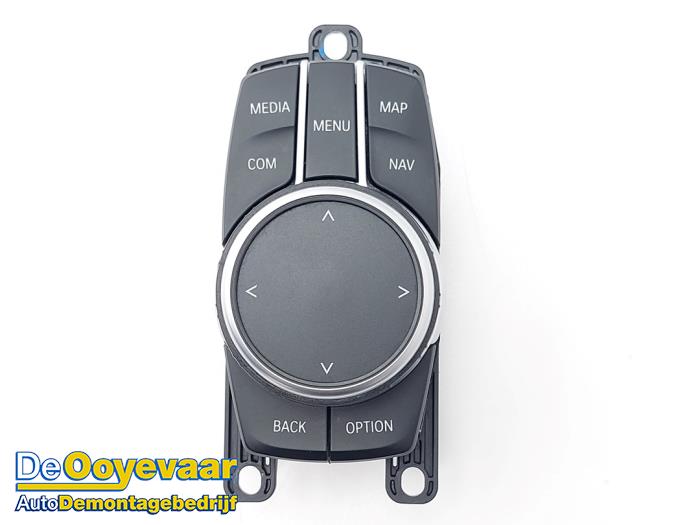 Używane Przycisk I-Drive BMW 5 serie (G30) 520i 2.0 TwinPower Turbo 16V Cena € 139,99 Procedura marży oferowane przez Autodemontagebedrijf De Ooyevaar