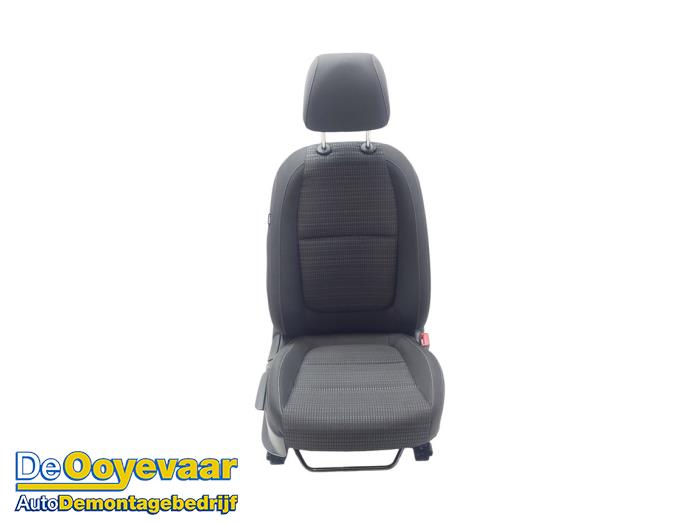 Używane Fotel prawy Kia Stonic (YB) 1.0i T-GDi 12V Eco-Dynamics+ Cena € 149,99 Procedura marży oferowane przez Autodemontagebedrijf De Ooyevaar
