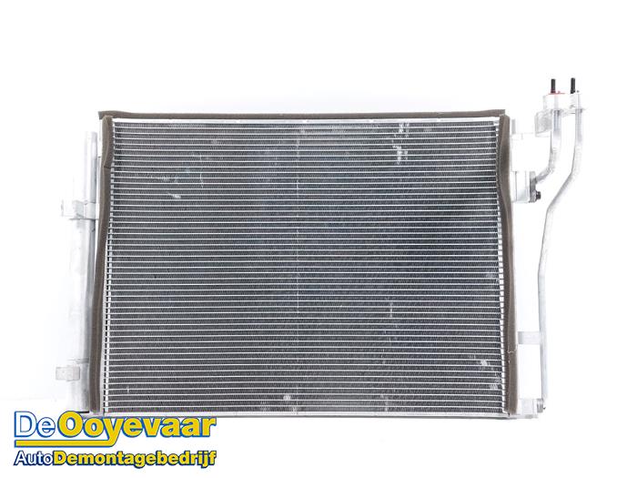 Usagé Condenseur de climatisation Kia Stonic (YB) 1.0i T-GDi 12V Eco-Dynamics+ Prix € 59,99 Règlement à la marge proposé par Autodemontagebedrijf De Ooyevaar