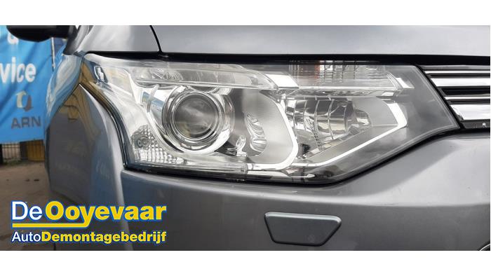 Używane Reflektor prawy Mitsubishi Outlander (GF/GG) 2.0 16V PHEV 4x4 Cena € 424,99 Procedura marży oferowane przez Autodemontagebedrijf De Ooyevaar