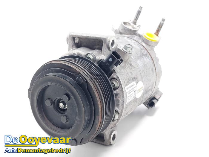 Usagé Pompe clim Ford Transit Connect (PJ2) 1.0 EcoBoost 12V Prix € 139,99 Règlement à la marge proposé par Autodemontagebedrijf De Ooyevaar