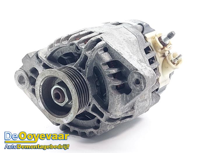 Begagnade Dynamo Peugeot 107 1.0 12V Pris € 29,99 Marginaltabell erbjuds av Autodemontagebedrijf De Ooyevaar