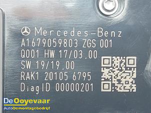 Interruptor combinado de ventanillas de un Mercedes-Benz CLA (118.3) 1.3 CLA-180 Turbo 16V 2020