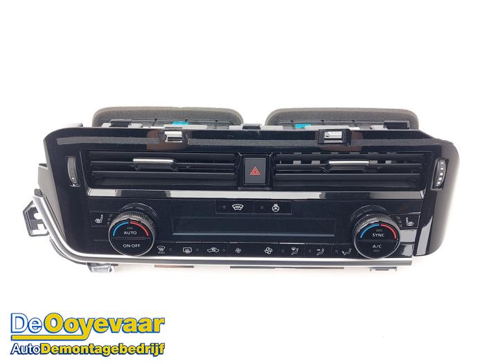 Używane Panel climatronic Nissan Qashqai (J12) 1.3 DIG-T MHEV 16V Cena € 239,99 Procedura marży oferowane przez Autodemontagebedrijf De Ooyevaar