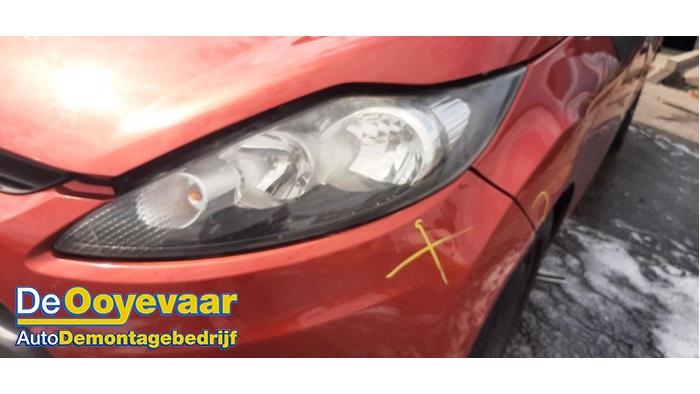 Używane Reflektor lewy Ford Fiesta 6 (JA8) 1.6 TDCi 16V Cena € 84,99 Procedura marży oferowane przez Autodemontagebedrijf De Ooyevaar