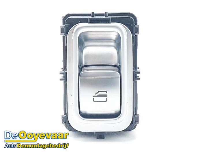 Usados Interruptor de ventanilla eléctrica Omoda E5 61 kWh Precio € 24,99 Norma de margen ofrecido por Autodemontagebedrijf De Ooyevaar