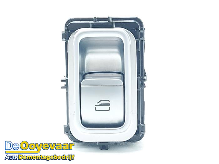 Usados Interruptor de ventanilla eléctrica Omoda E5 61 kWh Precio € 24,99 Norma de margen ofrecido por Autodemontagebedrijf De Ooyevaar