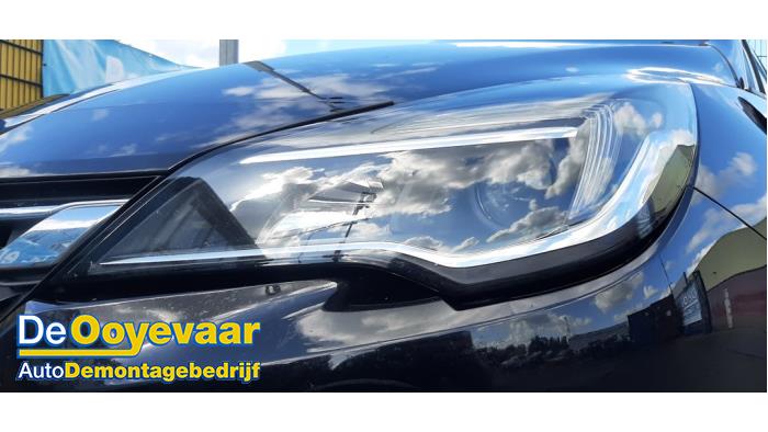 Używane Reflektor lewy Opel Astra K Sports Tourer 1.6 CDTI 110 16V Cena € 149,99 Procedura marży oferowane przez Autodemontagebedrijf De Ooyevaar