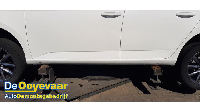 Używane Próg lewy Skoda Fabia III Combi (NJ5) 1.0 TSI 12V Cena na żądanie oferowane przez Autodemontagebedrijf De Ooyevaar