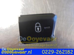 Usados Interruptor Peugeot 2008 (CU) 1.2 Vti 12V PureTech 82 Precio € 9,00 Norma de margen ofrecido por Autodemontagebedrijf De Ooyevaar