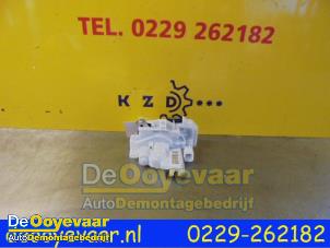 Usados Mecanismo de cerradura de puerta de 2 puertas derecha Ford Ka II 1.2 Precio € 9,99 Norma de margen ofrecido por Autodemontagebedrijf De Ooyevaar