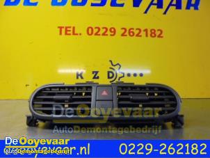 Używane Przelacznik swiatel awaryjnych Opel Agila (B) 1.0 12V Cena € 9,00 Procedura marży oferowane przez Autodemontagebedrijf De Ooyevaar