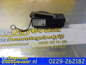 Usagé Condensateur radio Renault Captur (2R) 1.2 TCE 16V EDC Prix € 9,99 Règlement à la marge proposé par Autodemontagebedrijf De Ooyevaar