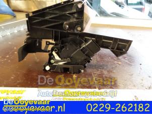Used Rear door lock mechanism 4-door, left Ford Focus 2 Wagon 1.6 16V Price € 9,99 Margin scheme offered by Autodemontagebedrijf De Ooyevaar