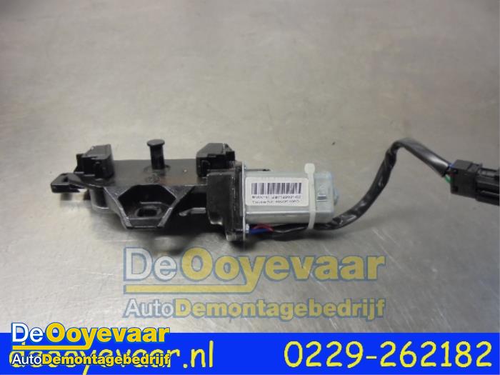 Tailgate lock mechanism from a BMW X6 (E71/72) xDrive35d 3.0 24V 2010