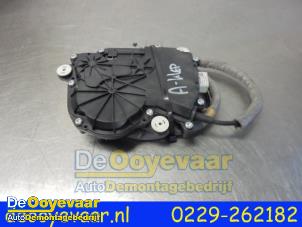 Used Central locking motor BMW 7 serie (F01/02/03/04) 740Li 24V Price € 34,98 Margin scheme offered by Autodemontagebedrijf De Ooyevaar