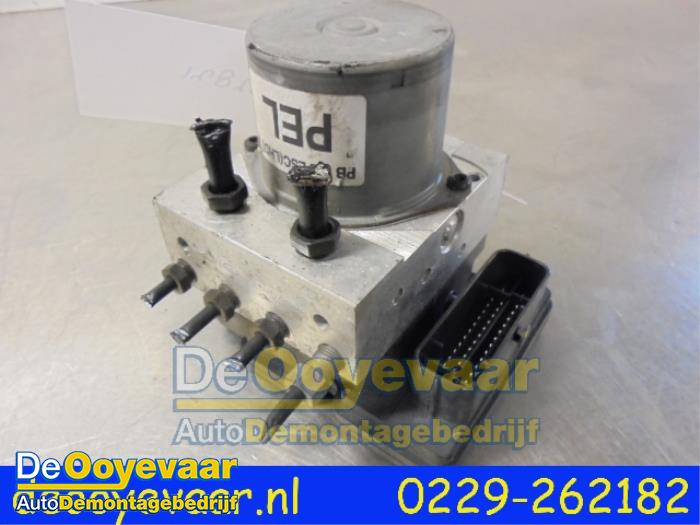 Usagé Pompe ABS Hyundai i20 1.2i 16V Prix € 24,99 Règlement à la marge proposé par Autodemontagebedrijf De Ooyevaar