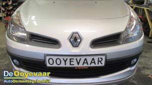 Used Bonnet Renault Clio III (BR/CR) 1.6 16V Price € 25,00 Margin scheme offered by Autodemontagebedrijf De Ooyevaar