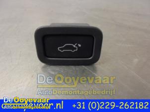 Used Tailgate switch Volvo V70 (BW) 1.6 T4 16V Price € 34,99 Margin scheme offered by Autodemontagebedrijf De Ooyevaar