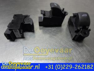 Used Electric window switch Volvo V70 (BW) 1.6 T4 16V Price € 9,99 Margin scheme offered by Autodemontagebedrijf De Ooyevaar