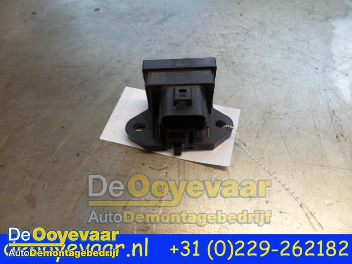 ADM fuel module from a Ford C-Max (DXA) 1.6 SCTi 16V 2011