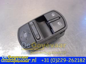 Usagé Commutateur combi vitres Opel Corsa D 1.2 16V Prix € 9,98 Règlement à la marge proposé par Autodemontagebedrijf De Ooyevaar