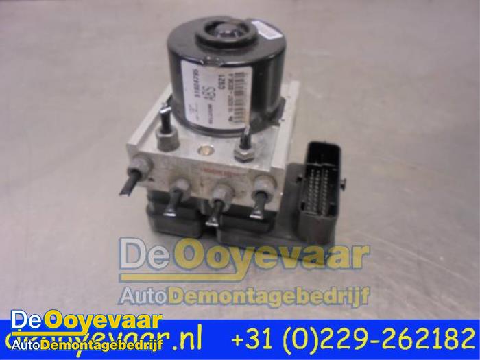 Begagnade ABS-pump Opel Combo 1.3 CDTI 16V ecoFlex Pris € 14,99 Marginaltabell erbjuds av Autodemontagebedrijf De Ooyevaar