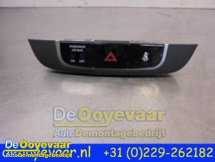 Usagé Bouton de warning Hyundai iX35 (LM) 1.6 GDI 16V Prix € 24,99 Règlement à la marge proposé par Autodemontagebedrijf De Ooyevaar
