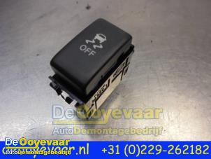 Used ASR switch Nissan Qashqai (J10) 1.6 16V Price € 12,50 Margin scheme offered by Autodemontagebedrijf De Ooyevaar