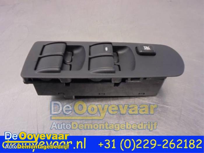 Multi-functional window switch from a Mitsubishi Colt (Z2/Z3) 1.3 16V 2011