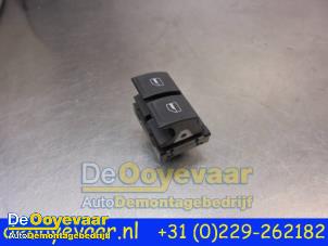 Używane Przelacznik combi okienny Volkswagen Scirocco (137/13AD) 1.4 TSI 122 16V Cena € 12,50 Procedura marży oferowane przez Autodemontagebedrijf De Ooyevaar