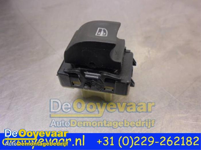 Electric window switch from a Renault Clio IV (5R) 0.9 Energy TCE 90 12V 2013