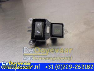 Used Cruise control switch Renault Clio IV (5R) 0.9 Energy TCE 90 12V Price € 12,50 Margin scheme offered by Autodemontagebedrijf De Ooyevaar