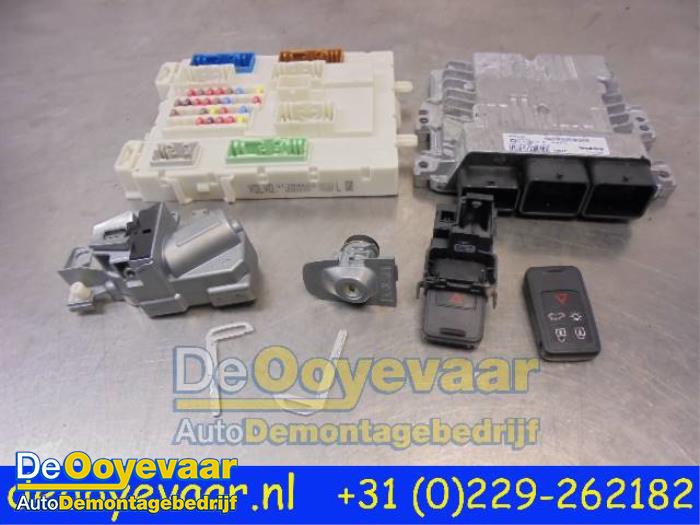 Used Ignition lock + computer Volvo V40 (MV) 1.6 D2 Price € 75,00 Margin scheme offered by Autodemontagebedrijf De Ooyevaar