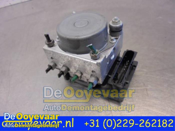 ABS pump from a Renault Clio III (BR/CR) 1.5 dCi FAP 2012