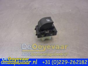 Używane Przelacznik elektrycznej szyby Renault Clio IV (5R) 0.9 Energy TCE 90 12V Cena € 9,99 Procedura marży oferowane przez Autodemontagebedrijf De Ooyevaar