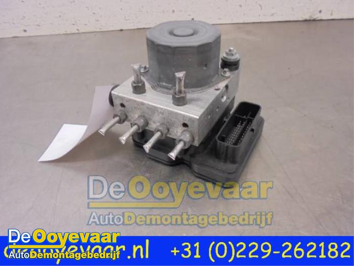 Usagé Bloc ABS Renault Twingo III (AH) 1.0 SCe 70 12V Prix € 19,99 Règlement à la marge proposé par Autodemontagebedrijf De Ooyevaar