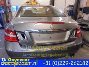 Używane Tylna klapa Mercedes E (C207) E-350 CDI V6 24V Cena € 99,99 Procedura marży oferowane przez Autodemontagebedrijf De Ooyevaar