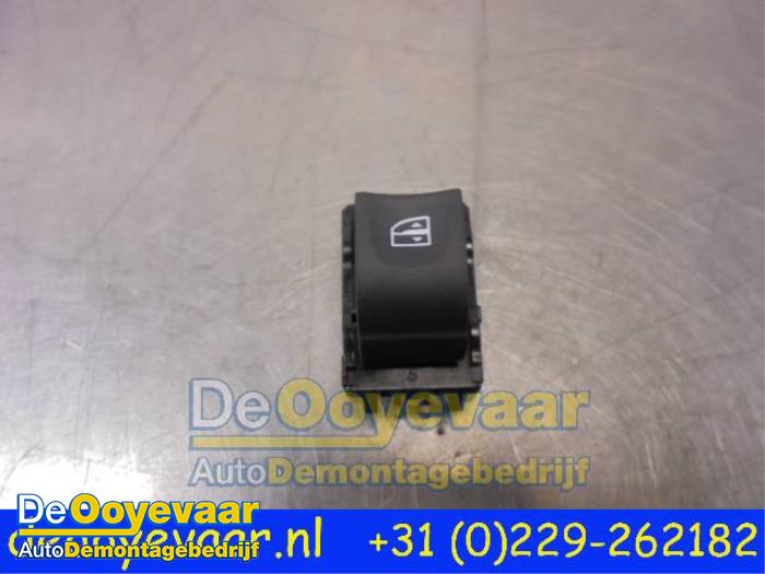Electric window switch from a Renault Talisman (RFDL)  2016