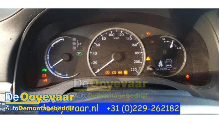 Instrument panel from a Lexus CT 200h 1.8 16V 2013