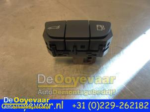 Used Tank cap cover switch Peugeot 508 (8D) 2.0 Hybrid4 16V Price € 9,99 Margin scheme offered by Autodemontagebedrijf De Ooyevaar